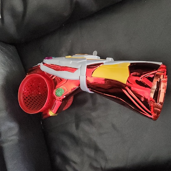 Disney Iron Man Gauntlet - Picture 2 of 3
